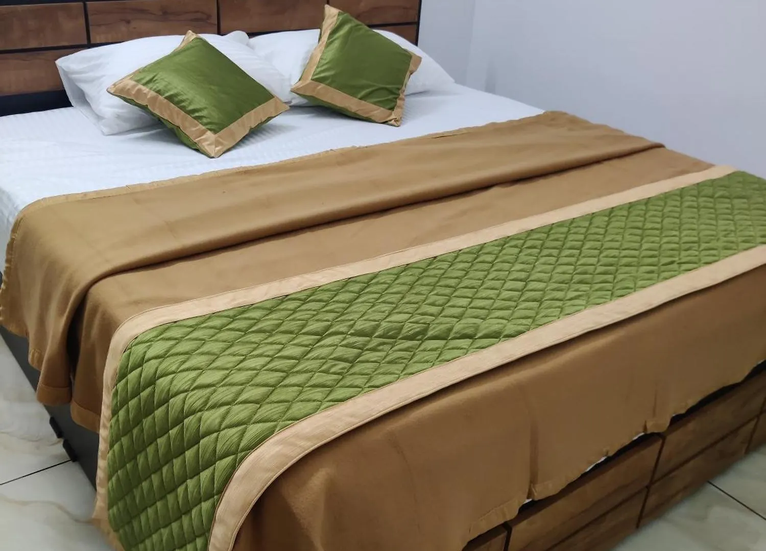 カプセルホテル ホテル Ponnus Residency Attappādi インド