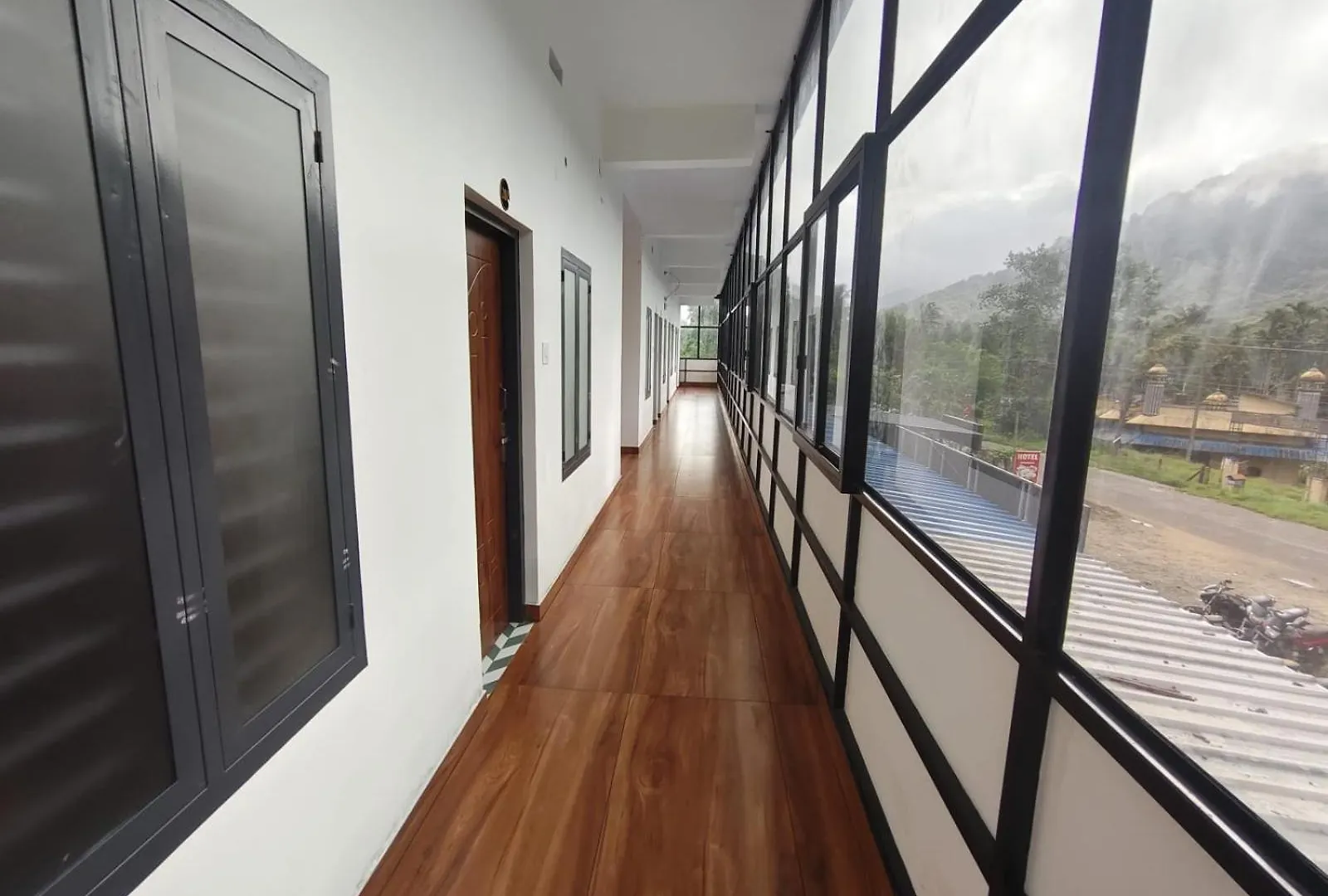 ホテル Ponnus Residency Attappādi インド